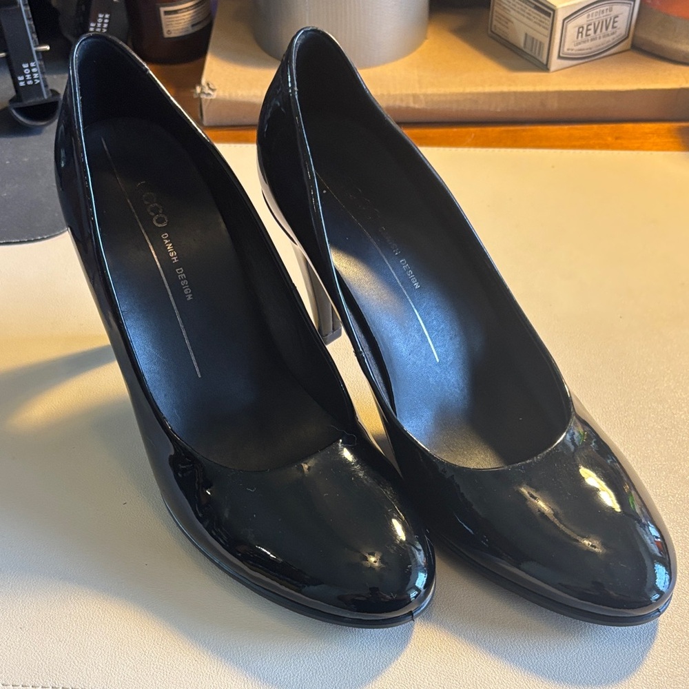 Ecco Danish Design Shiny Black Heels